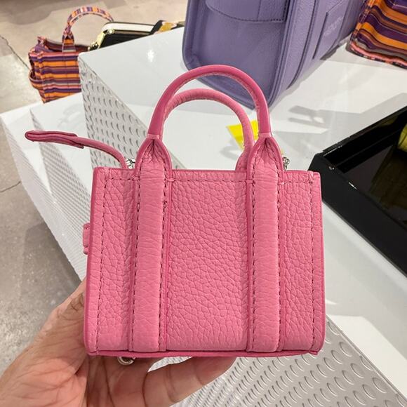 Last 1 ‼️MARC JACOBS The Nano Tote Bag Charm 2F3SCP005S07 - Picture 4 of 5